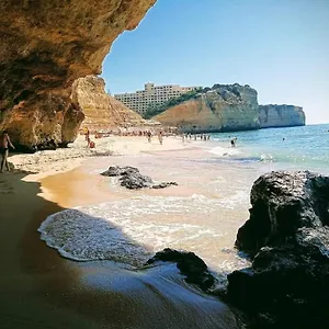https://casa-mariana-carvoeiro-lagoa-8400-550.hotelaalgarve.com